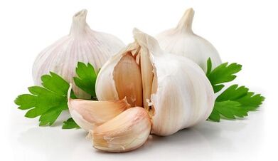 L'uso di aglio contro i parassiti nel fegato
